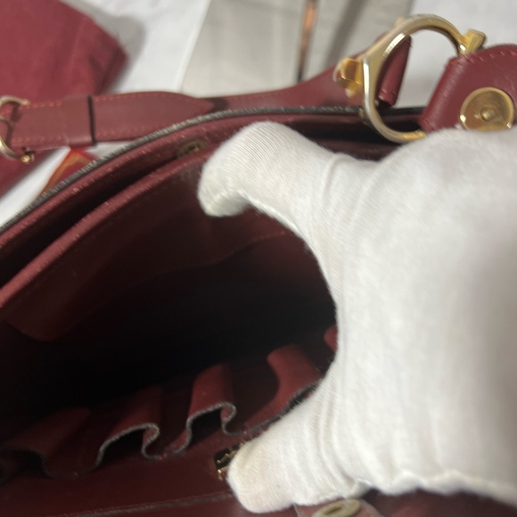 GUC Cartier Must de Cartier Crossbody - Picture 7 of 10